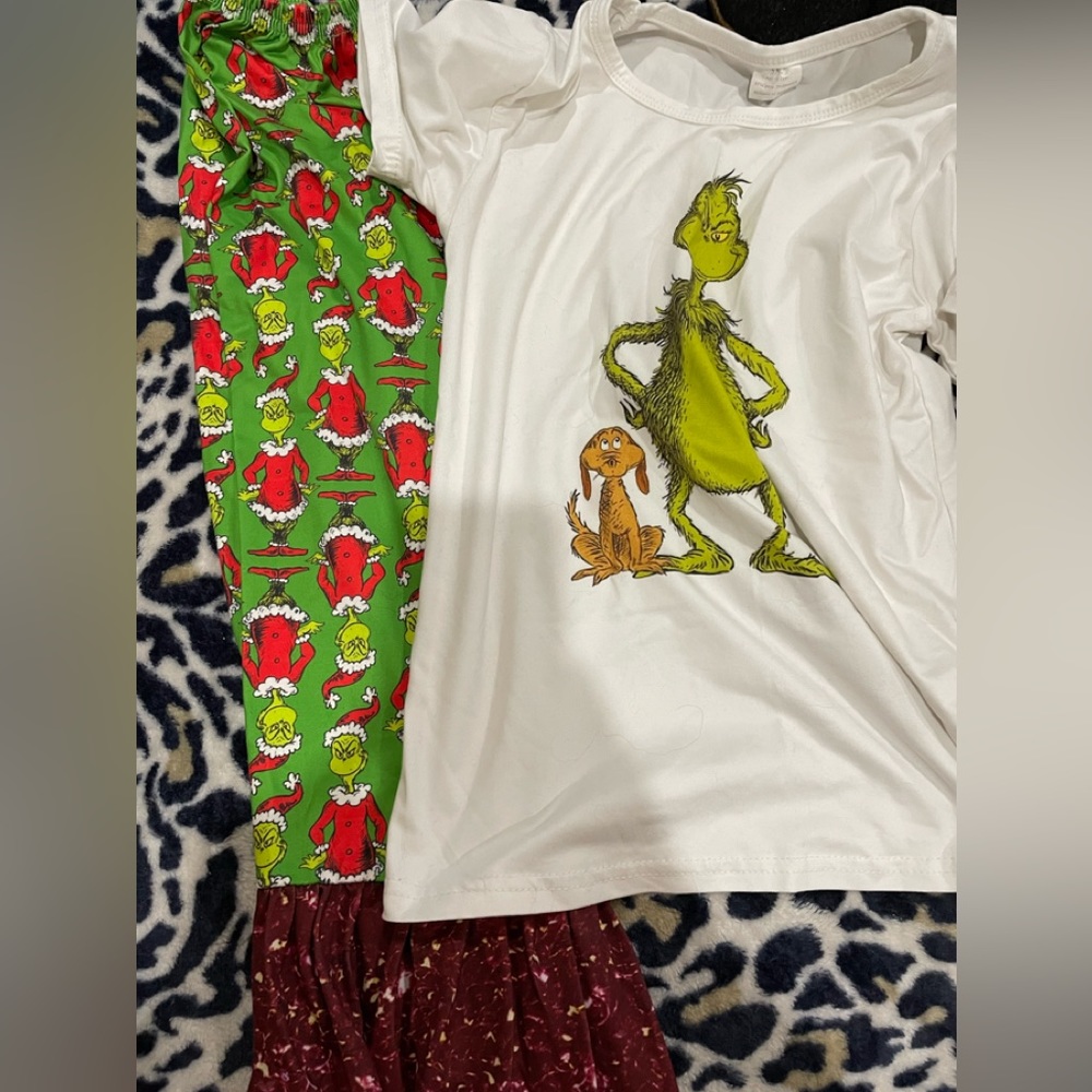 Grinch bell bottom outfit